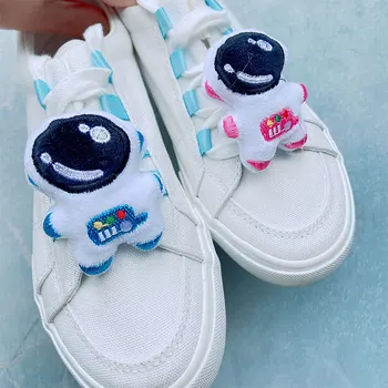 Karikatür Sevimli Ayakkabı Dantel Takılar Spor Ayakkabı için Moda Kürklü Astronot Bebek Spor Ayakkabı Aksesuarları Güzel Tüm Maç Ayakkabı Takılar Tasarımcı