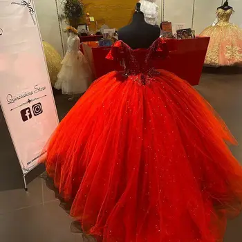 Vintage Kırmızı Balo Quinceanera Elbiseler Kapalı Omuz Boncuk Kristaller Lace Up Tatlı 16 Elbiseler balo kıyafetleri vestidos de 3