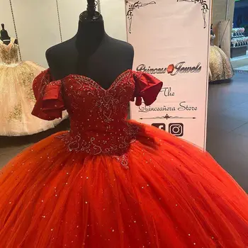 Vintage Kırmızı Balo Quinceanera Elbiseler Kapalı Omuz Boncuk Kristaller Lace Up Tatlı 16 Elbiseler balo kıyafetleri vestidos de 4